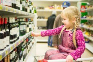 Что грозит взрослому за покупку алкоголя для несовершеннолетнего?
