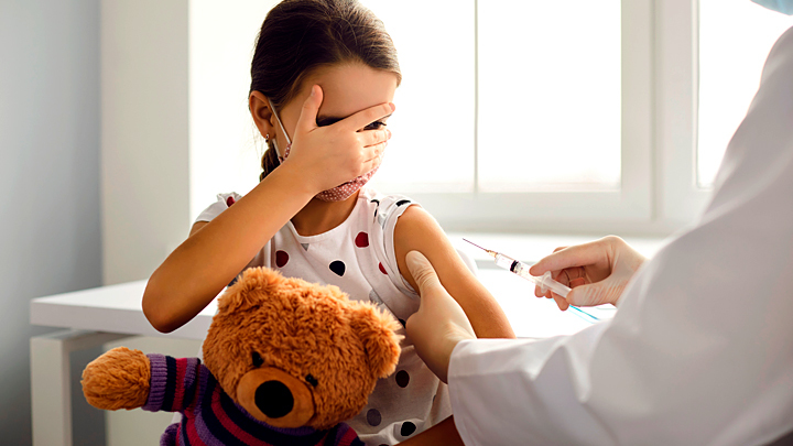 СИТУАЦИЯ ПАРАДОКСАЛЬНА: ИСПЫТАНИЯ ЕЩЁ ИДУТ, НО ДЕТСКАЯ ВАКЦИНА УЖЕ МАССОВО ИСПОЛЬЗУЕТСЯ