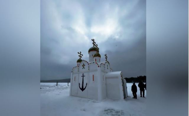 Самая необычная часовня в Челябинской области будет стоят лишь до первого тепла