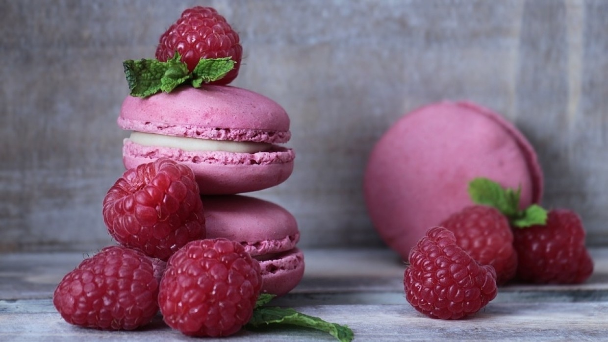 Врач Харлов посоветовал отказаться от сладкого перед прививкой от COVID-19