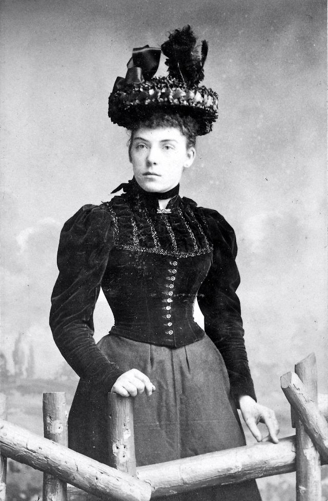 Victorian Women in the 19th Century (40).jpg