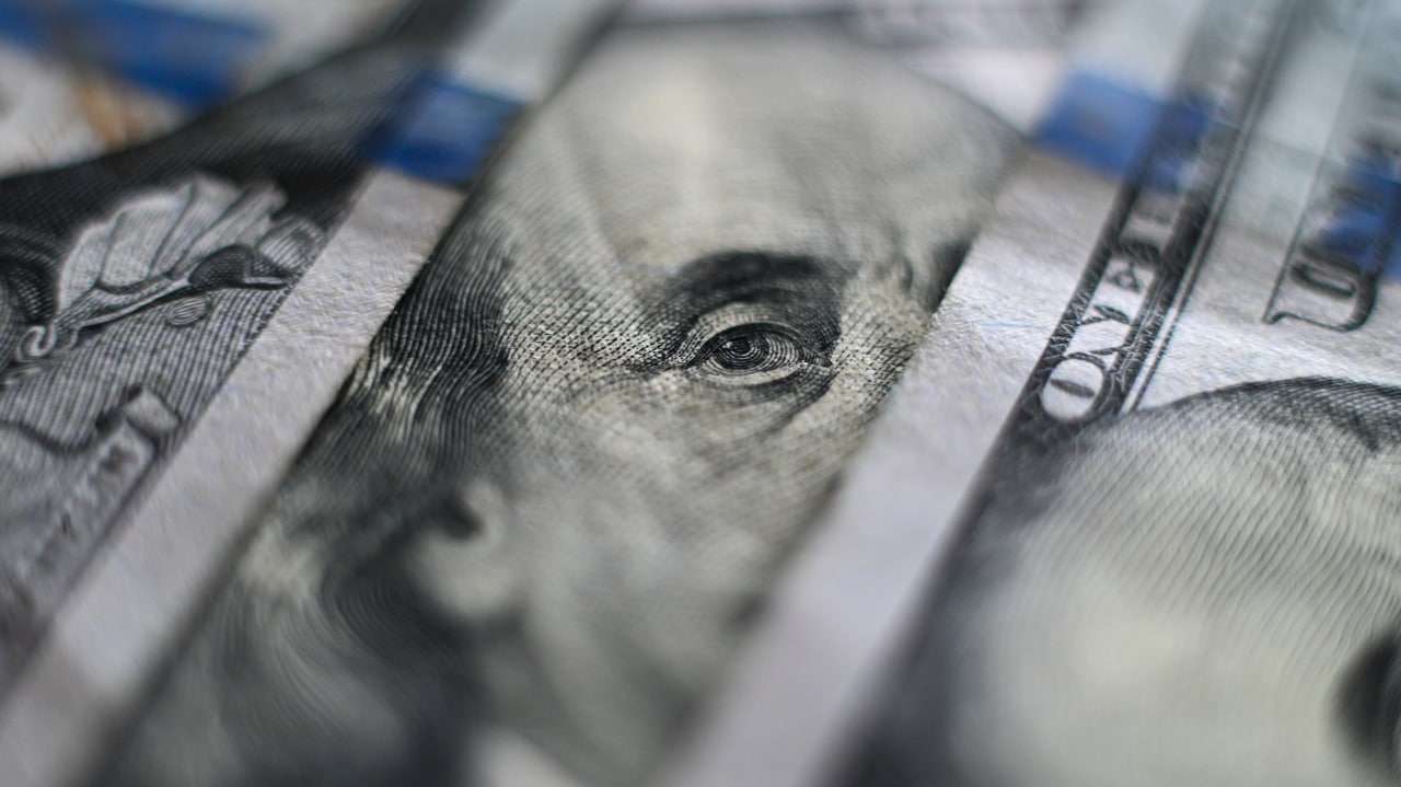 Вложения России в госбумаги США сократились до 2,003 млрд долларов в марте Экономика