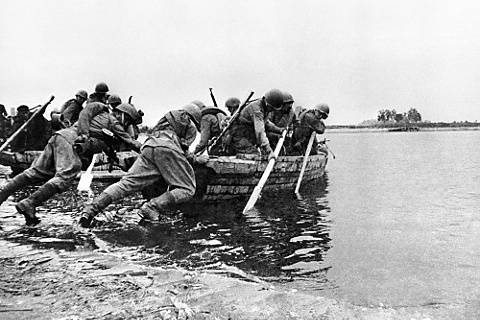 Десант между мостами