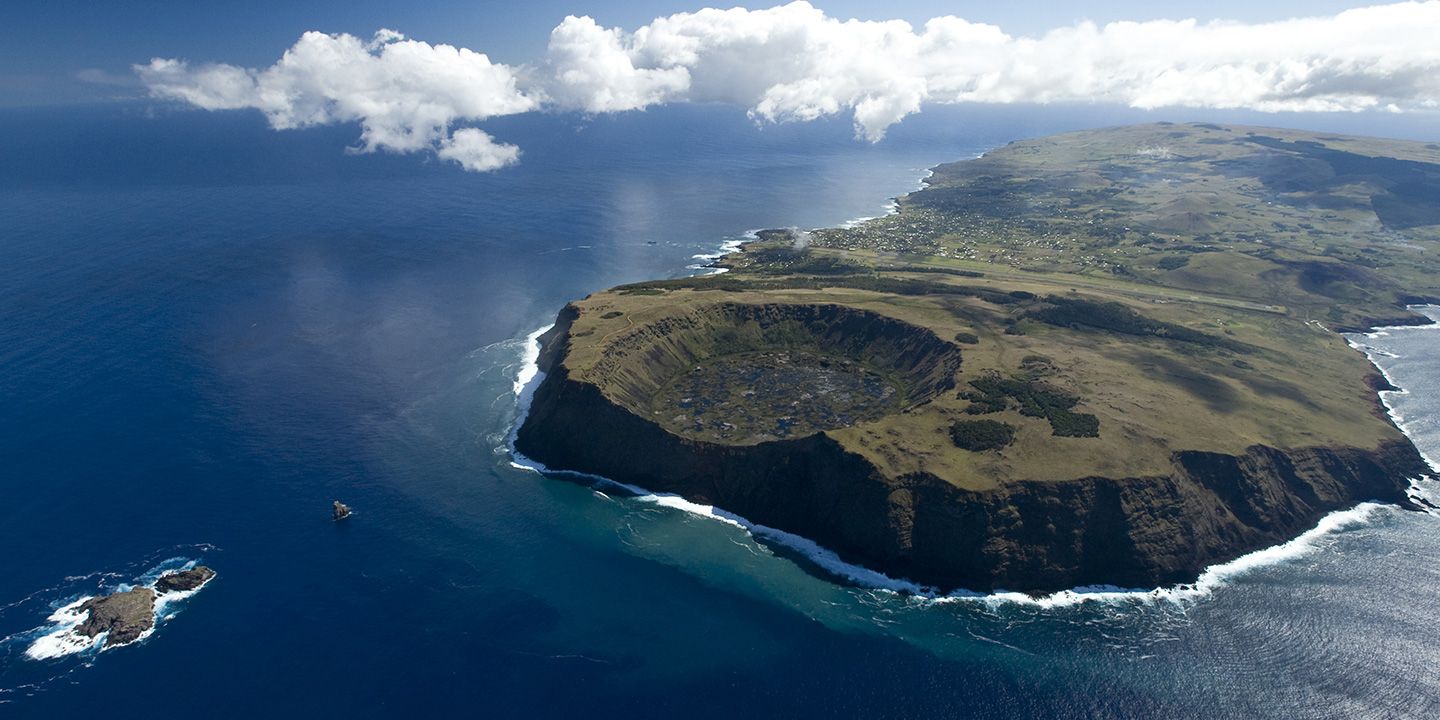 Easter-Island.-Islets-crater-of-a-volcano.-Wilderness-vacations1.jpg