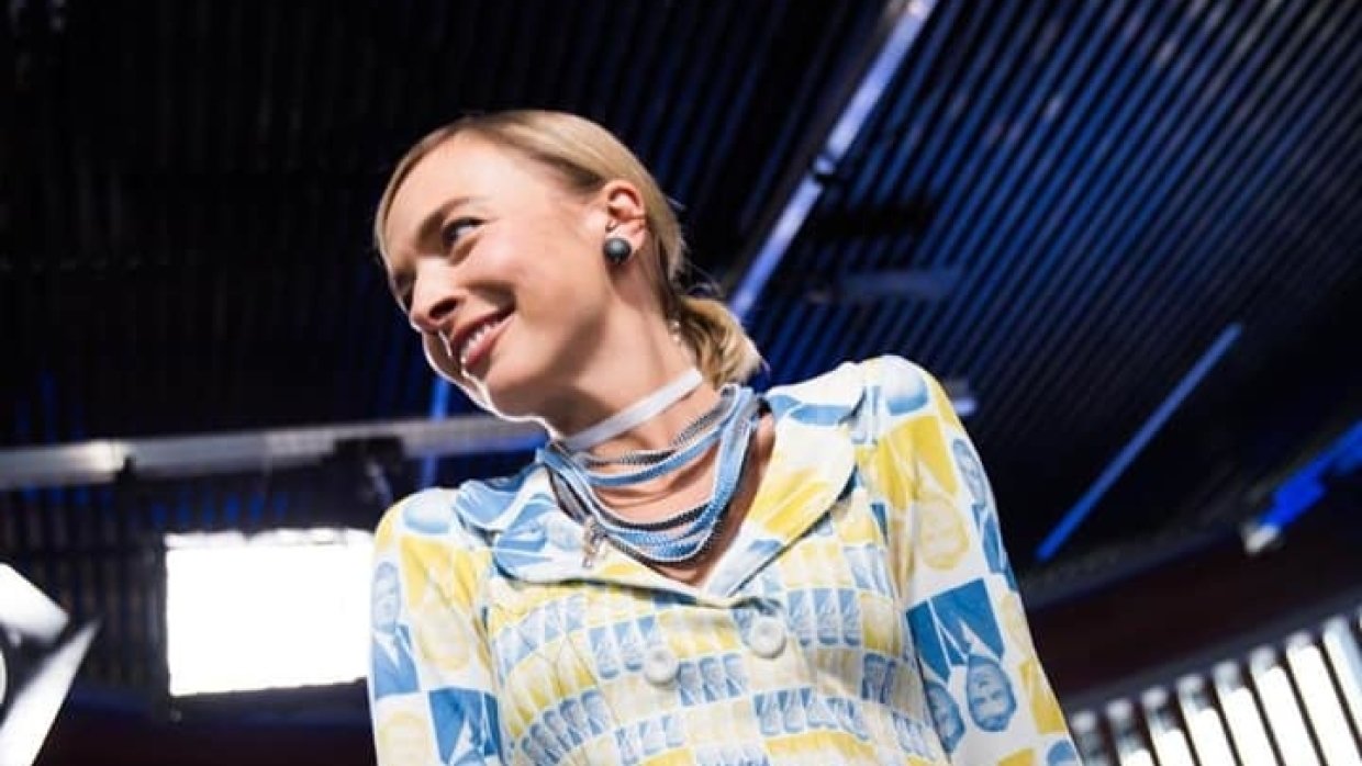 Украинская телеведущая шокировала пользователей Сети «президентским платьем»