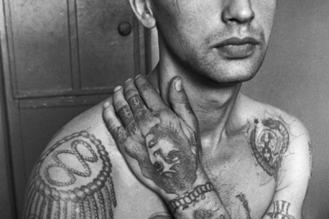 Тюремные татуировки: скрытые значения российских заключенных Культура