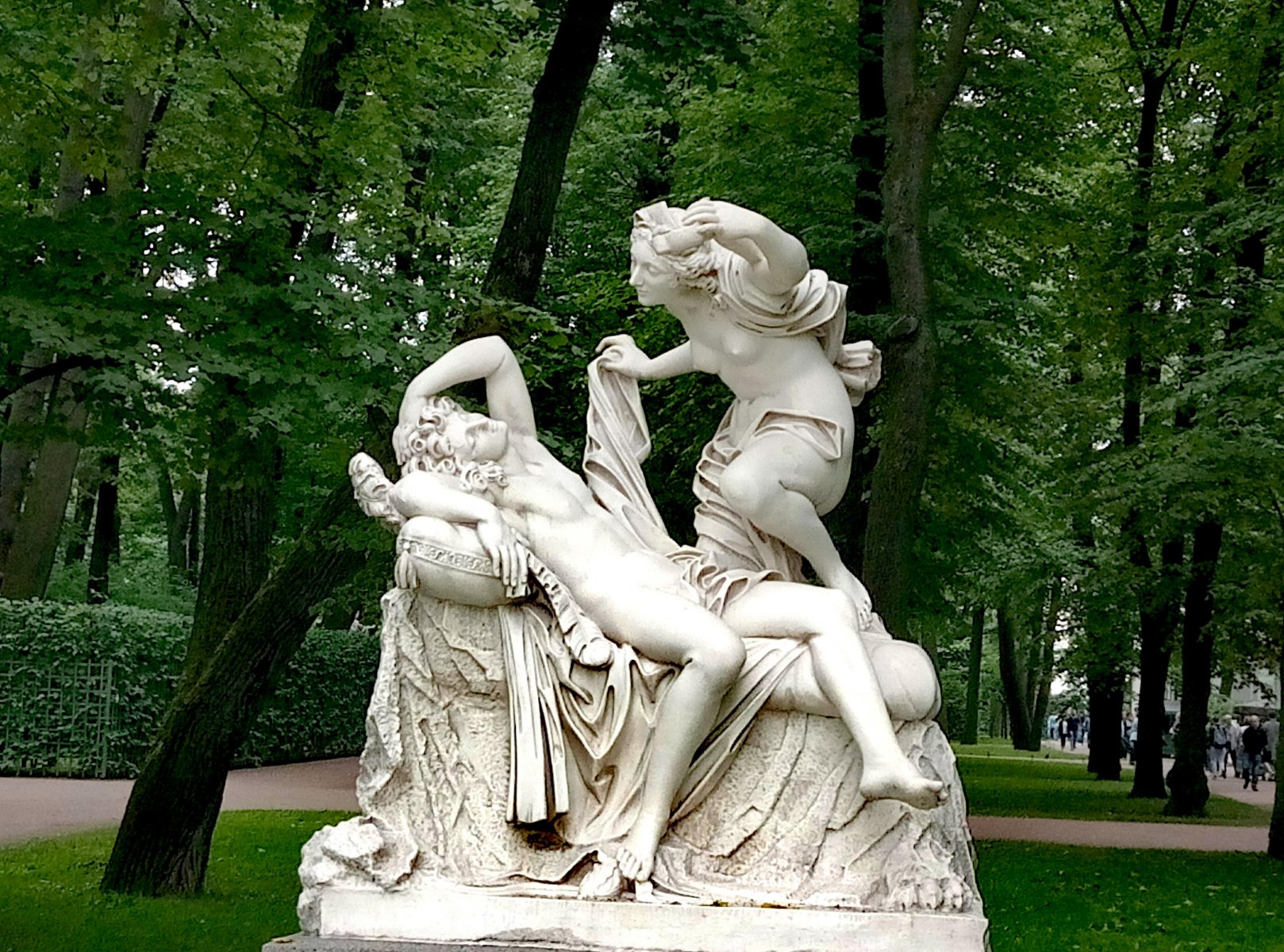 Скульптурная группа мир и победа летний сад Санкт-Петербург