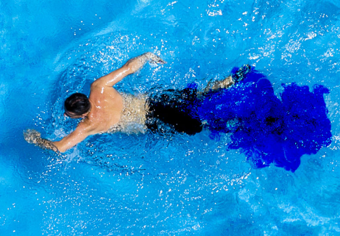 Если помочиться в бассейн, об этом узнают все. | Фото: MEL Magazine.