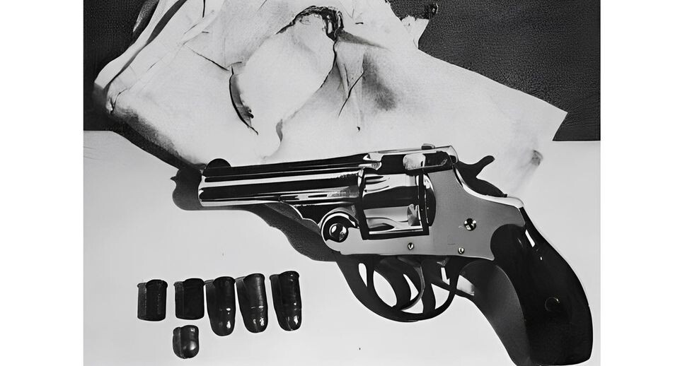    Револьвер Iver Johnson Safety Automatic 32-го калибра, из которого стрелял Леон Чолгош. Оружие стоило убийце пять долларов / Викимедиа