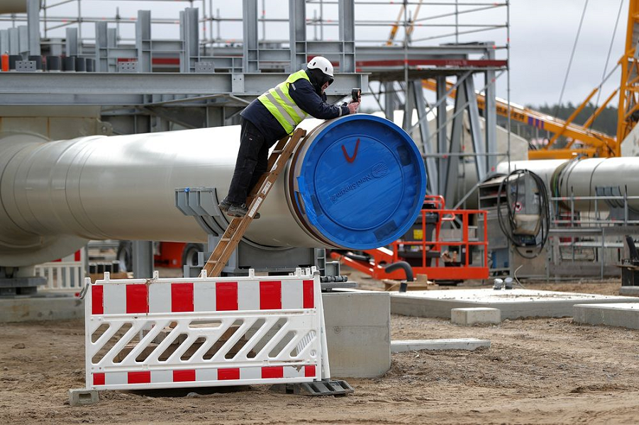 The_Nord_Stream_2_gas_pipeline_landing_site_in_Lubmin,_Germany.png