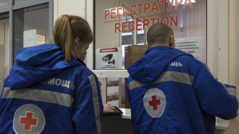 Россияне назвали профессии врача и учителя самыми полезными для общества