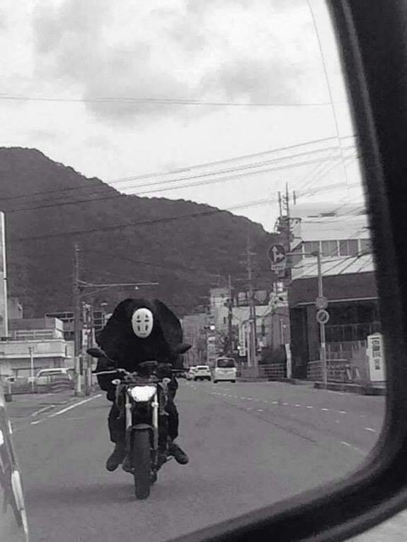 20 снимков из серии «Тем временем в…», которые высмеивают стереотипы о разных городах и странах 20 снимков из серии «Тем временем в…», которые высмеивают стереотипы о разных городах и странах мир,страны