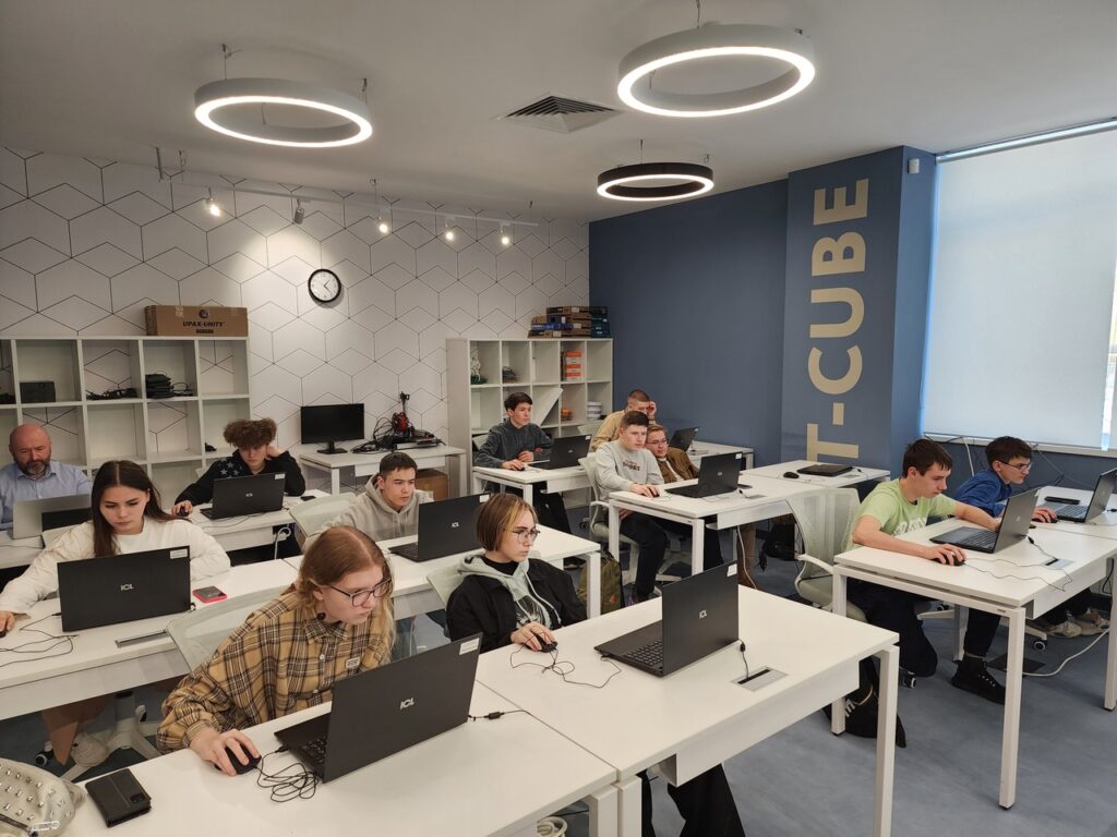 Бесплатно научиться программированию школьники могут в центрах «IT-Куб»