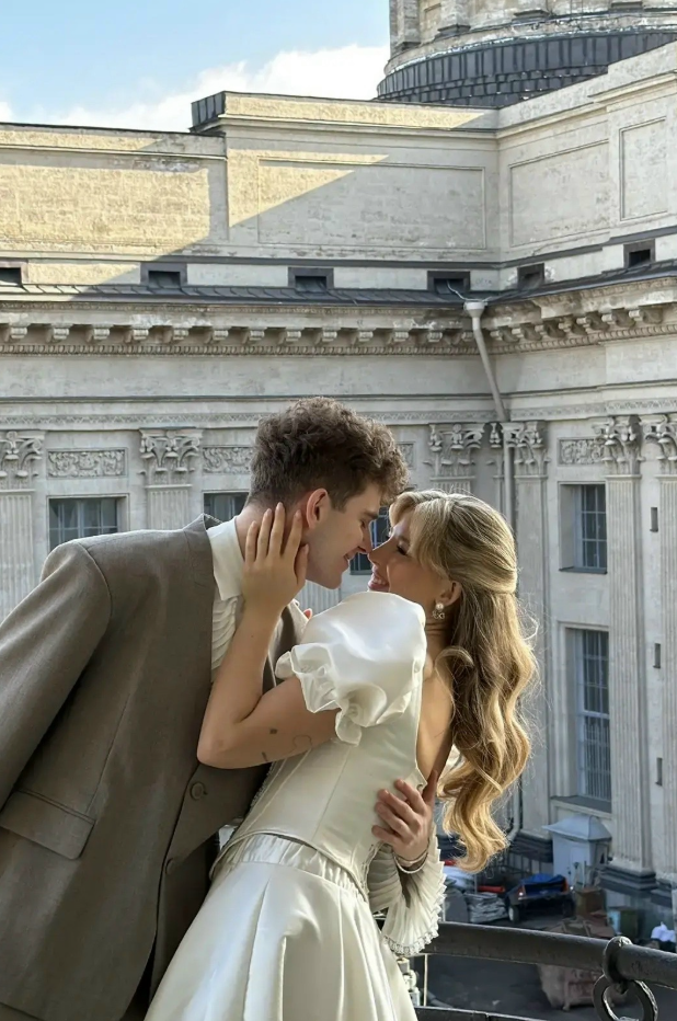 Аня Покров вышла замуж за Артура Бабича: первые кадры из ЗАГСа Артур, Покров, Бабич, самых, молодожены, блогерша, официально, смехом, только, называет, расписались, время, подписчиками, жених, жизни, Выйду, блин», счастливым, «Серьезно, ответила