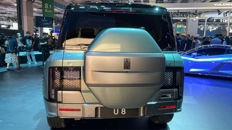 Обнародована цена BYD Yangwang U8. От 160 000 долларов США