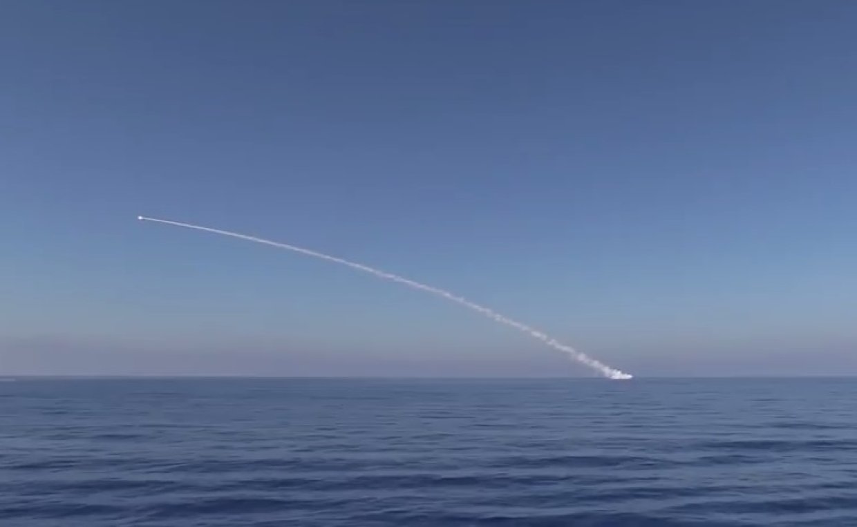 Минобороны РФ показало пуск ракеты «Калибр» с АПЛ «Северодвинск»