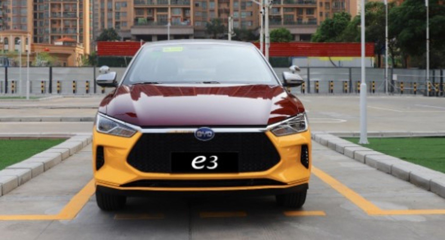 Китайский электрокар BYD e3 для автошкол за 1 500 000 руб. получил имитацию «механики» Китайский электрокар BYD e3 для автошкол за 1 500 000 руб. получил имитацию «механики» Автомобили