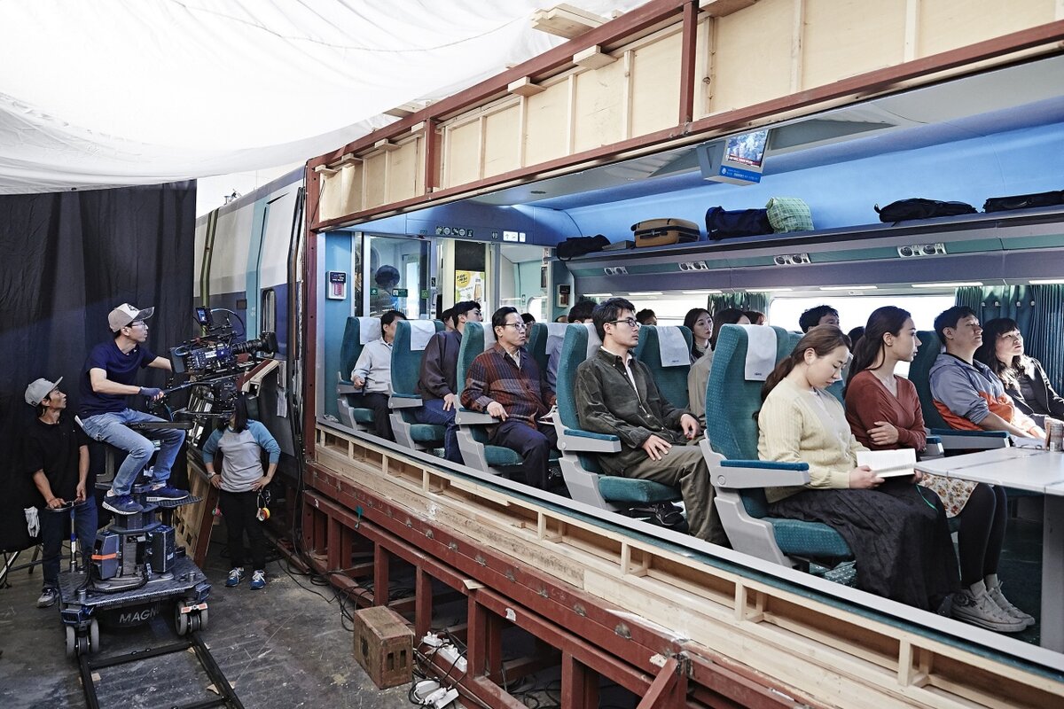 кадр со съемки фильма «Поезд в Пусан»