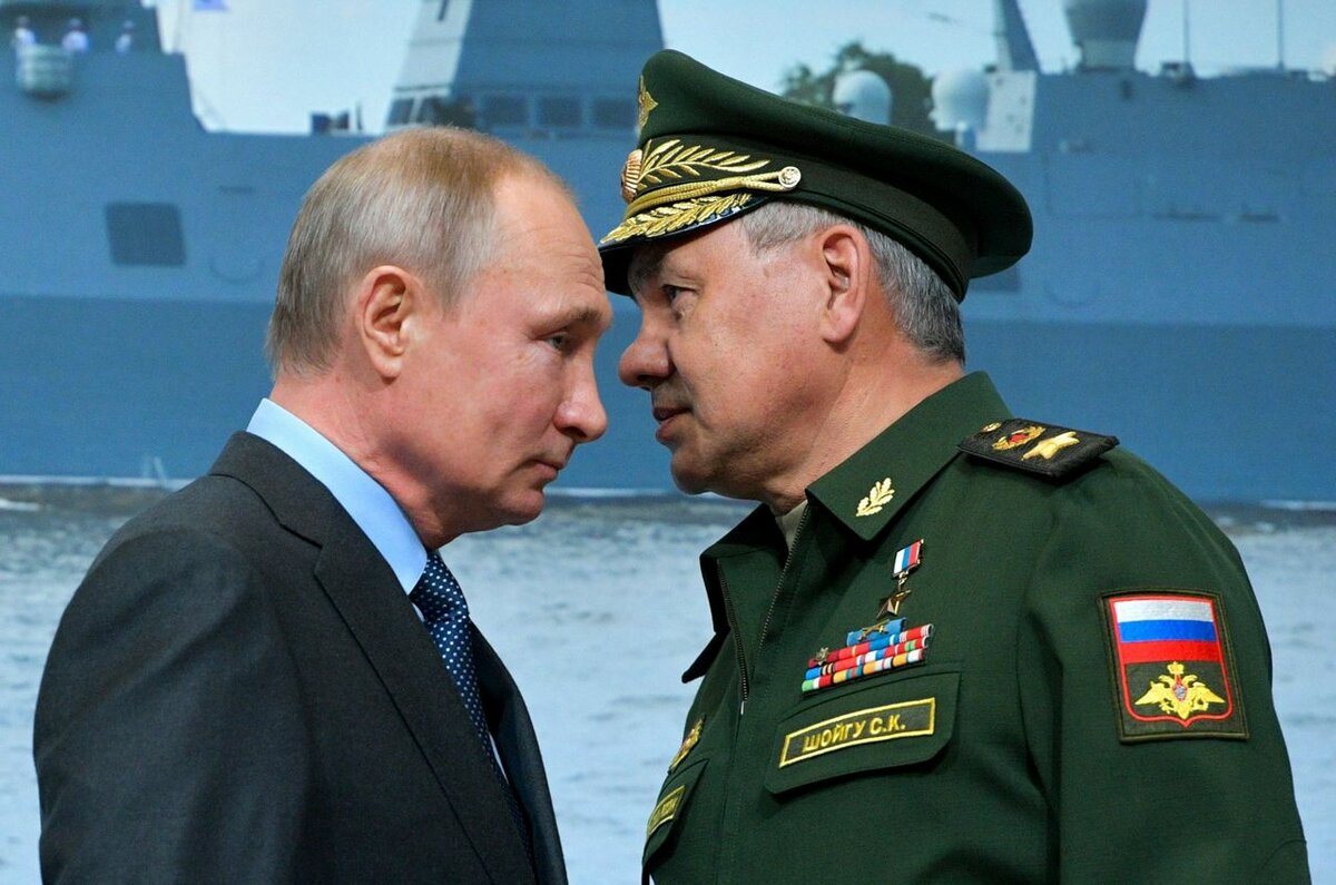 Владимир Путин. и Сергей Шойгу. Фото: mk.ru