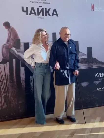 Юлия Высоцкая и Андрей Кончаловский вышли в свет в Москве Высоцкая, Андрей, ВысоцкаяЮлия, КончаловскийЮлия, театре, четыре, играет, Кончаловского, Моссовета, актриса, после, мужем, крайне, редко, аварии, автомобильной, травму, черепномозговую, супруги, 52летняя