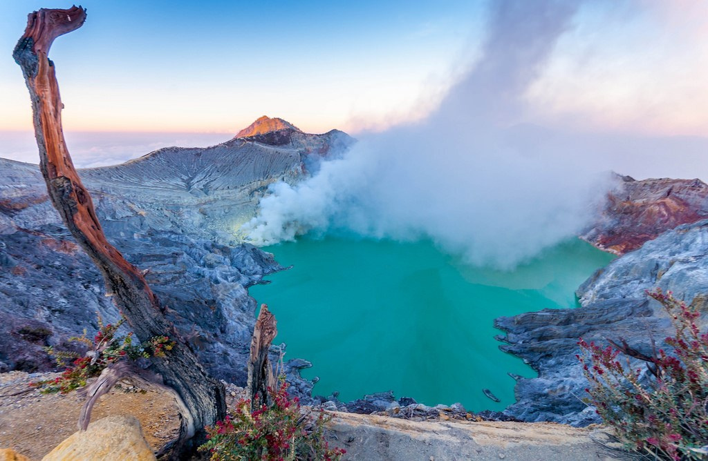 Вулкан Иджен в Восточной Яве, Индонезия вулканы,красота,необычное,природа