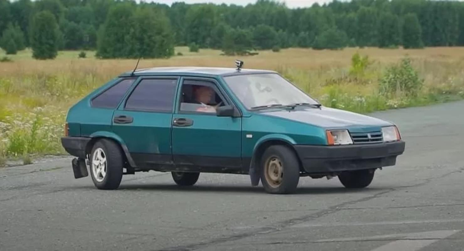 Забавный проект блогеров «Гараж 54» — «Лада»-«краб» с уникальным шасси