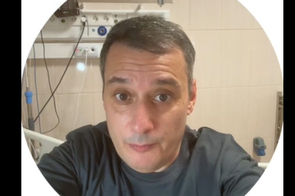 Сломанные ребра и бедро: Хинштейн рассказал о самочувствии после ДТП