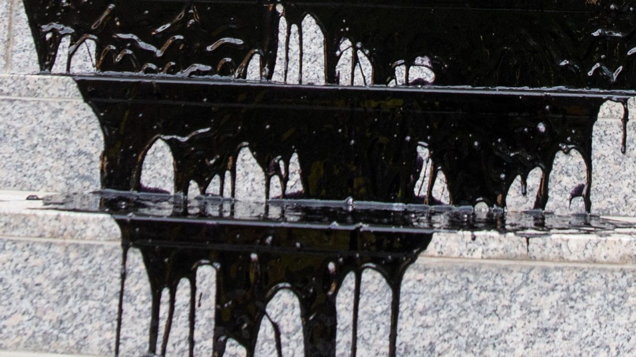 Цена на нефть Brent упала ниже 94 долларов за баррель