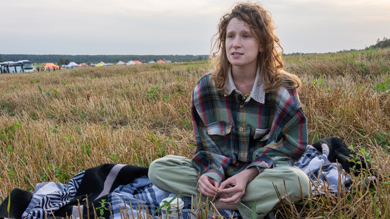 Сбежавшая в Литву Монеточка расстроилась, что будет рожать не в России