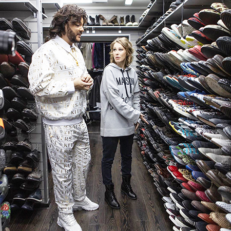 Филипп Киркоров об отношении к геям в России: "Я пропагандирую гей-культуру на сцене, надеваю перья" Новости