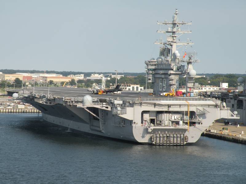 Военно-морская база Норфолк – проплывая мимо вмф