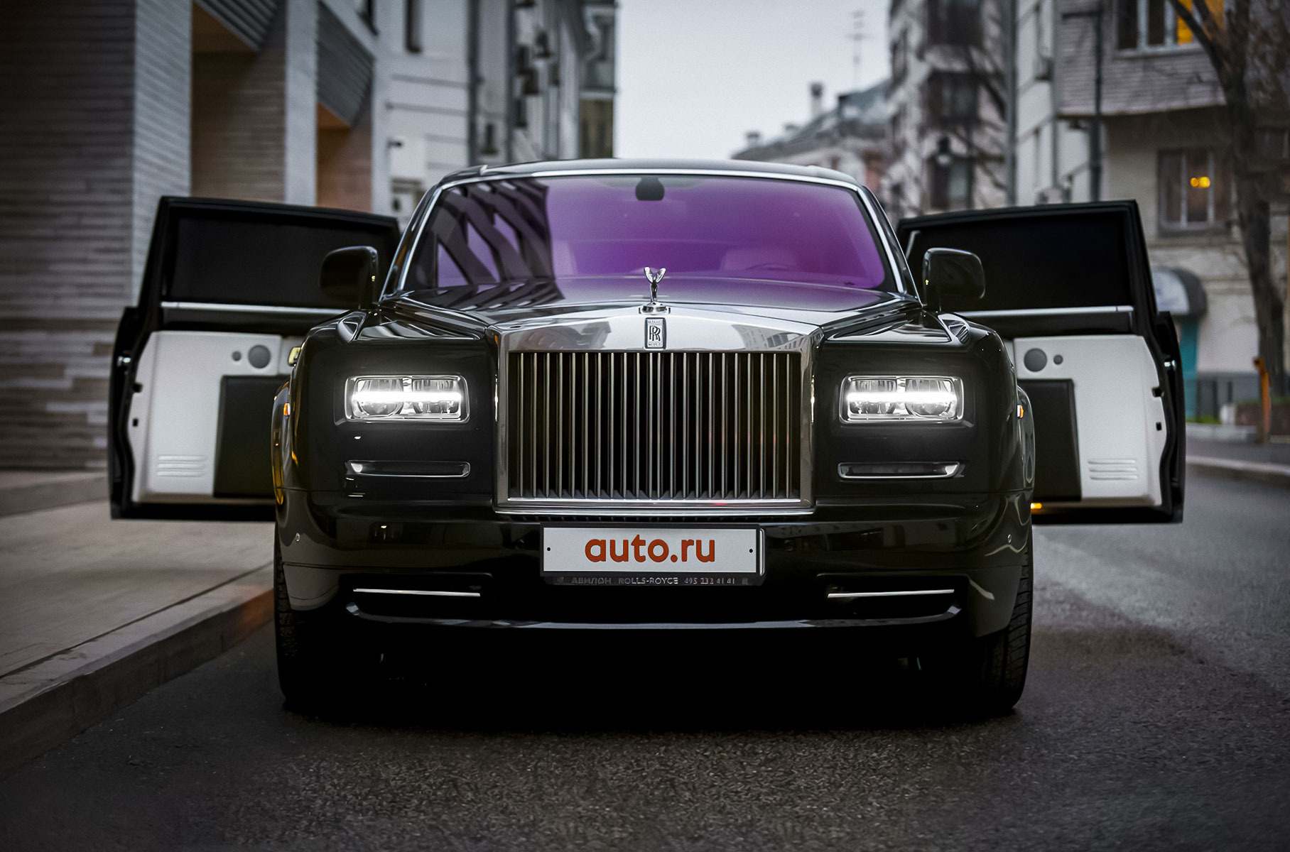 Необычную версию Rolls-Royce Phantom продают в Москве за 19 миллионов рублей Новости