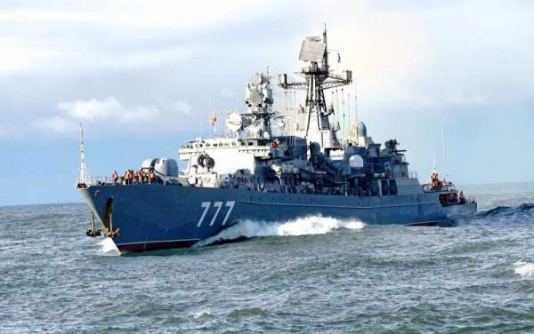 К «Академику Черскому» не зря приставили боевой корабль ВМФ