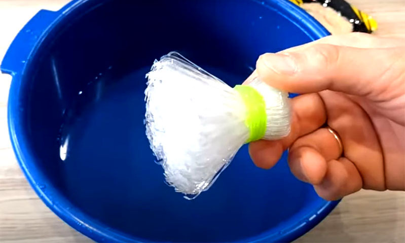 Как сделать щётку для посуды из пластиковых бутылок: простая технология