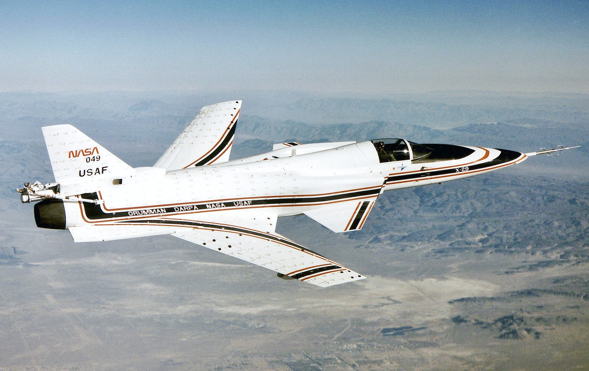 X-29 в полете. Источник фото: NASA / Larry Sammons, Public domain, via Wikimedia Commons