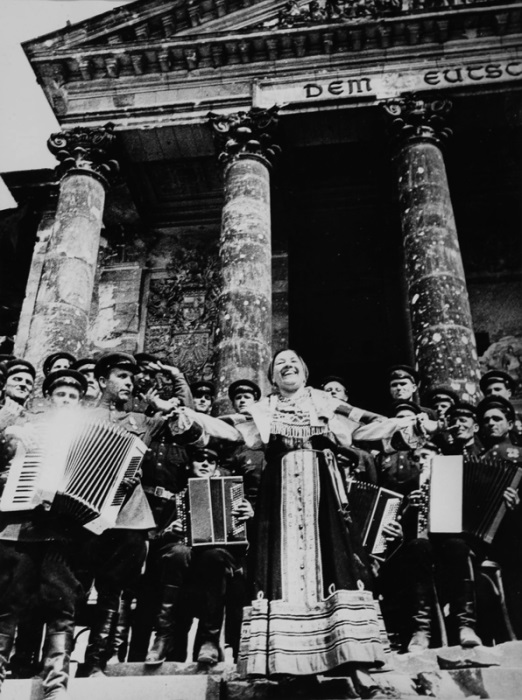 Май 1945-го. Концерт Лидии Руслановой у рейхстага в Берлине