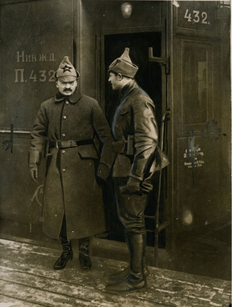 1921. Лев Троцкий в Петрограде