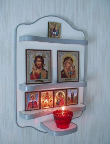 Где и как в квартире разместить иконы, какое место выбрать?