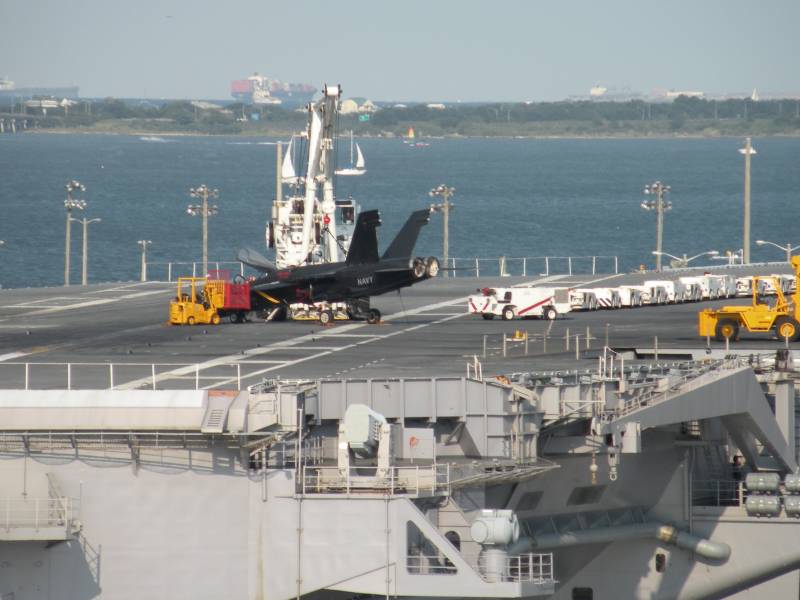 Военно-морская база Норфолк – проплывая мимо вмф