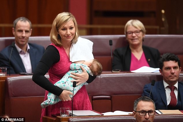 "Я горжусь тем, что моя дочь Алия стала первым ребёнком, которого кормили грудью в федеральном парламенте", - говорит Ларисса австралия, грудное вскармливание, дети, женщина, кормление грудью, парламент, сенатор, фото