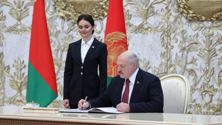 Новая Конституция: Лукашенко подписал решение республиканского референдума
