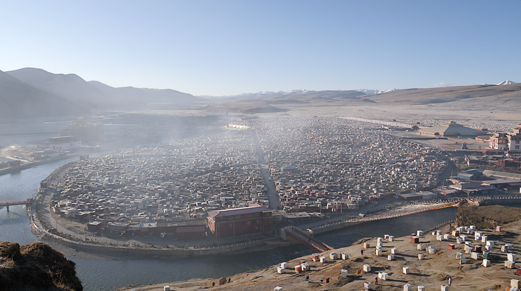Академия Ярчен Гар: затерянный город-монастырь в Тибете заграница,история,мир,путешествия,самостоятельные путешествия,страны,туризм,экскурсионный тур