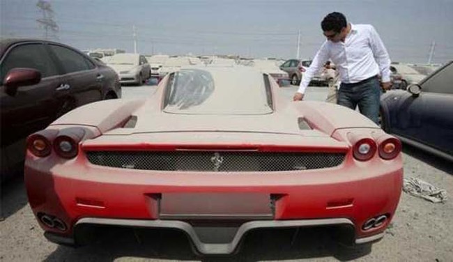 Разоблачаем! В Дубаи бросают элитные автомобили авто, дубаи