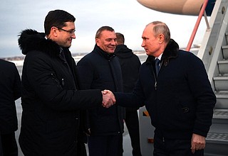 Владимир Путин прибыл в Саров. С губернатором Нижегородской области Глебом Никитиным (слева) и Заместителем Председателя Правительства Юрием Борисовым.