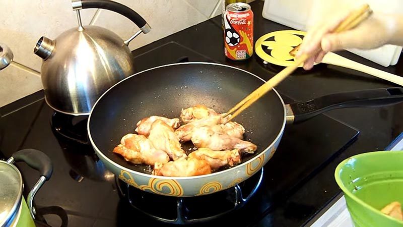 Румяные куриные крылышки Румяные куриные крылышки