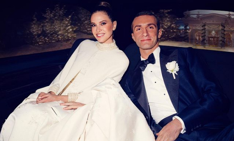 Даша Жукова поделилась новым снимком со свадьбы со Ставросом Ниархосом