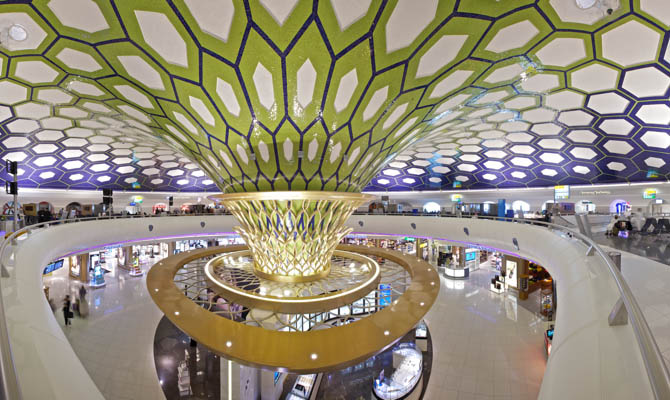 В аэропорту Абу-Даби начали получать электричество из пассажиров абу даби