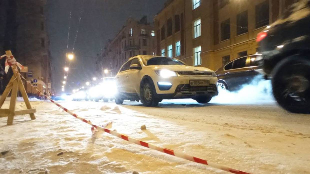 Петербуржцы обратили внимание на нелогичность дорожных знаков при уборке снега