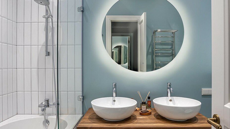 Стеклянная шторка для ванны: чем она лучше текстильной, как сделать выбор и фото стильных решений
