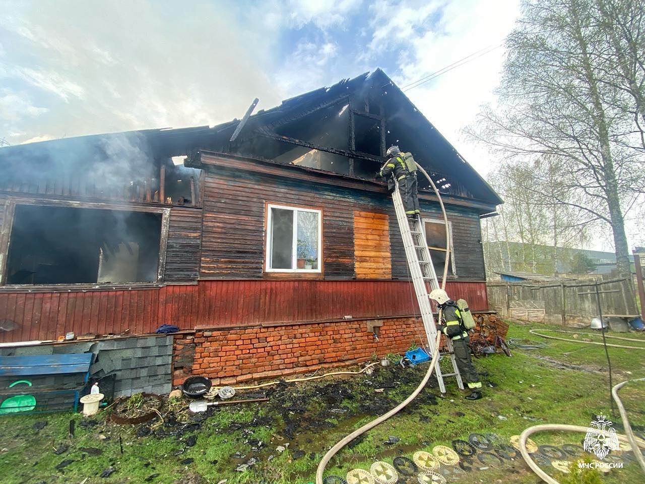 Благодаря пожарному извещателю семья спаслась от огня в Тверской области